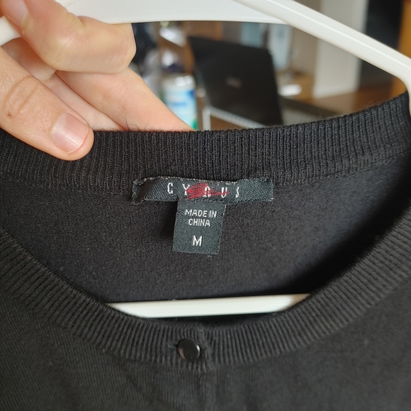 NWOT CYRUS 3/4 Sleeved Button Down Cardigan Sweater size medium M - Picture 3 of 3